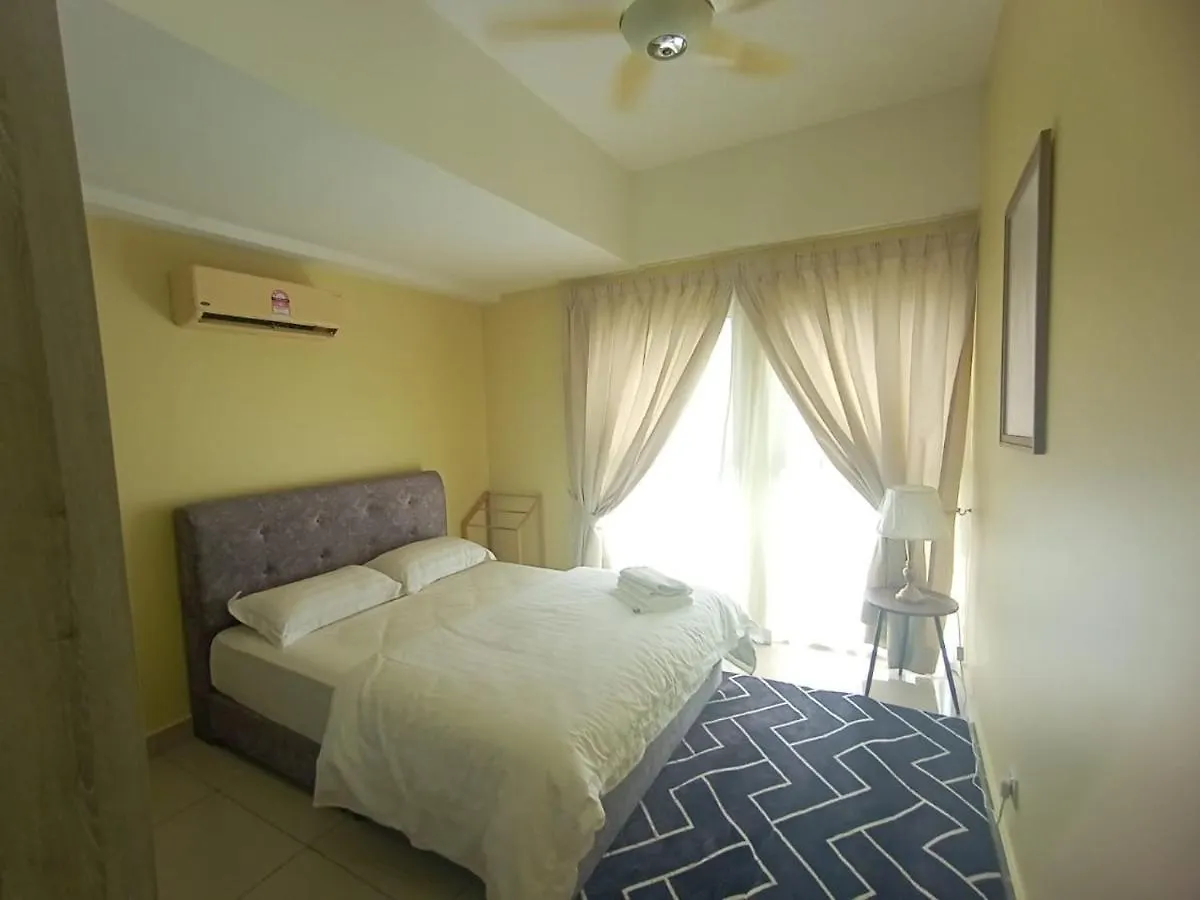 3-Bedroom Apartment With Infinity Pool In Bukit Jelutong Shah Alam