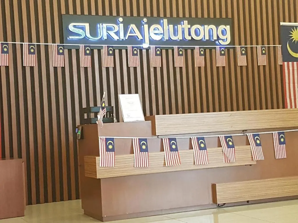 3-Bedroom Apartment With Infinity Pool In Bukit Jelutong Shah Alam