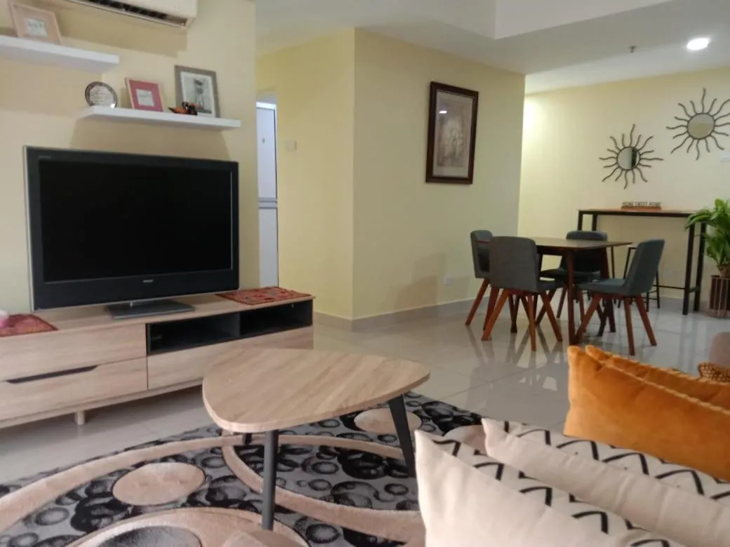 3-Bedroom Apartment With Infinity Pool In Bukit Jelutong Shah Alam